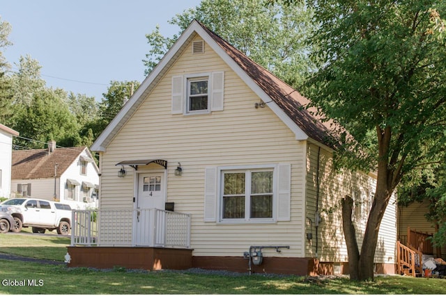4 Hillside Ave, Schenectady, NY 12308 - view of front facade featuring a front yard