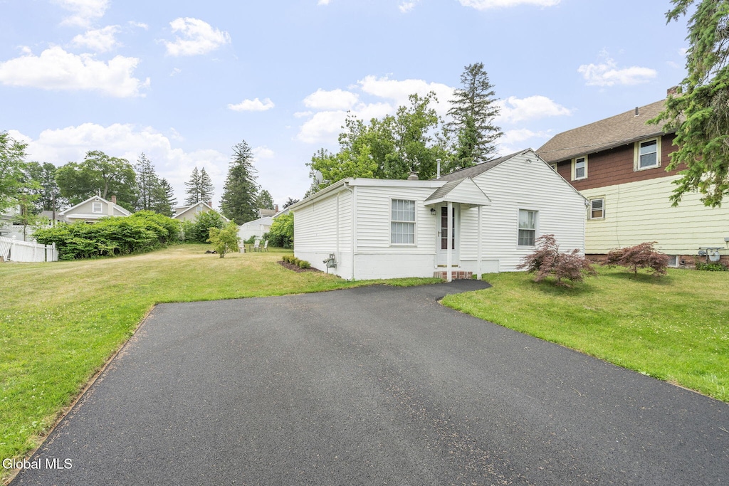 34 Fullerton Ave, Colonie, NY 12304 - photo 1