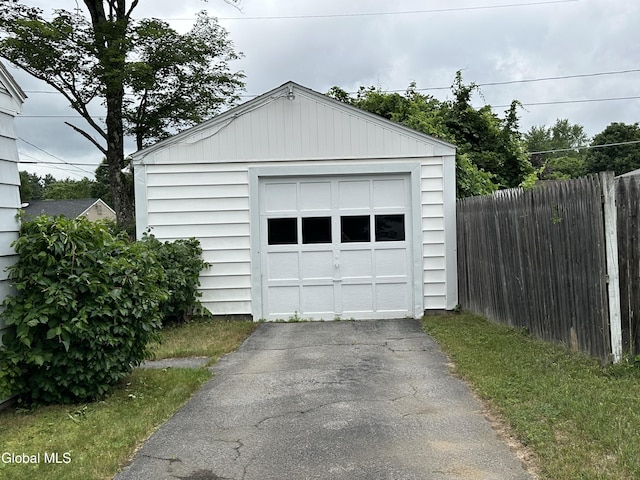 23 Cottage Hill Rd, Queensbury, NY 12804 - detached garage featuring driveway