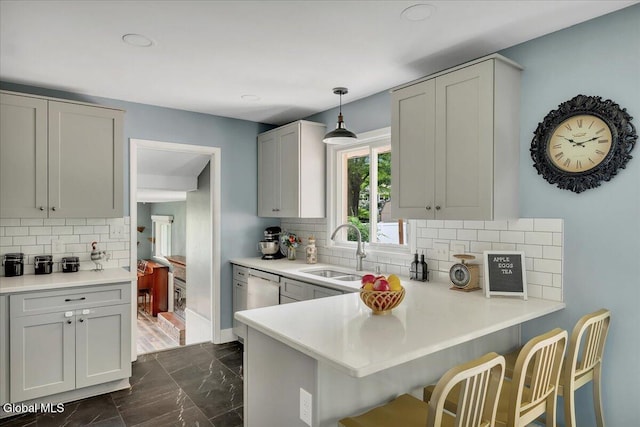 611 Via Ponderosa, Schenectady, NY 12303 - kitchen with dark marble finish flooring, tasteful backsplash, a peninsula, a kitchen bar, and recessed lighting