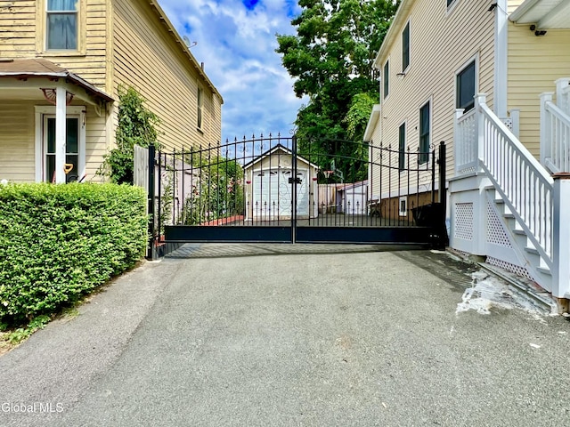 101 Prospect St, Schenectady, NY 12308 - gate with an outdoor structure