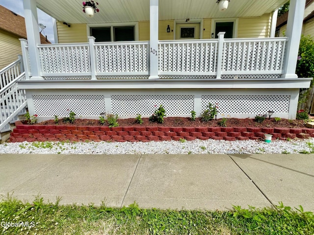 101 Prospect St, Schenectady, NY 12308 - view of covered porch