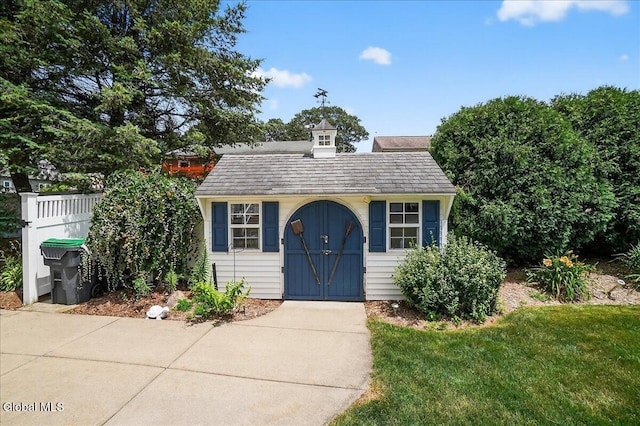 7 Marquette Ave, Colonie, NY 12110 - view of front facade with an outdoor structure