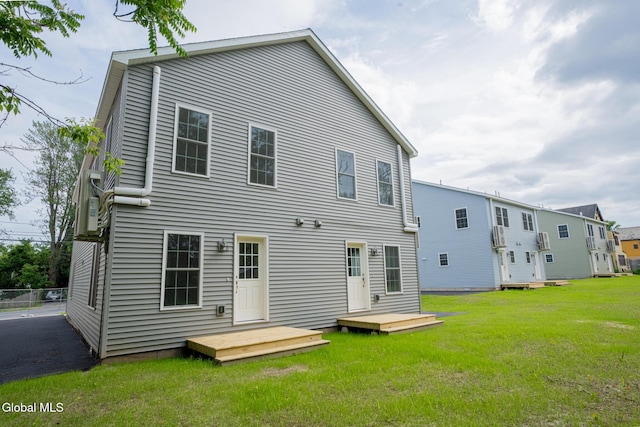 424 Summit Ave, Schenectady, NY 12307 - back of property with a yard