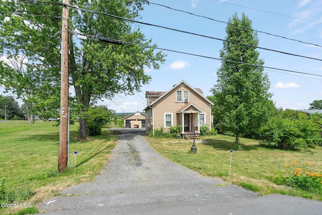 152 Charleston St, Esperance, NY 12066 - bungalow-style home featuring a front lawn and driveway