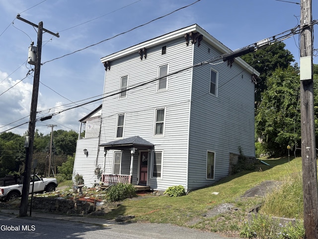5 Spring St, Port Henry, NY 12974 - italianate-style house with a front yard