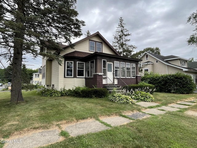 1822 7th St, Rensselaer, NY 12144 - bungalow featuring entry steps and a front lawn