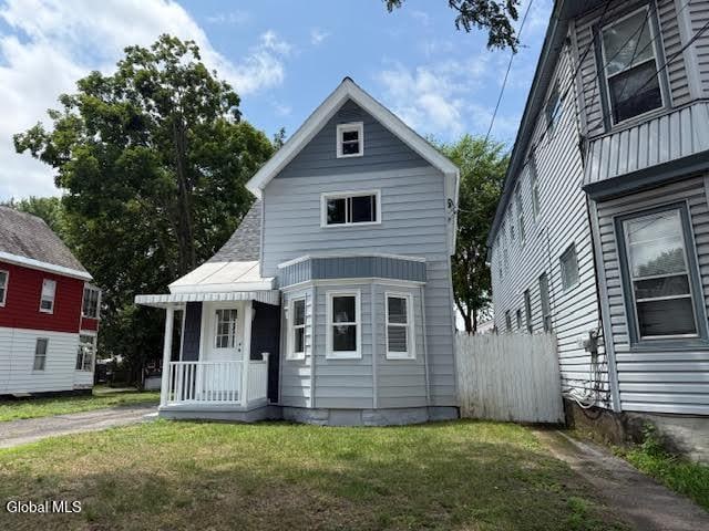 1338 Crane St, Schenectady, NY 12303 - view of front facade with a front yard