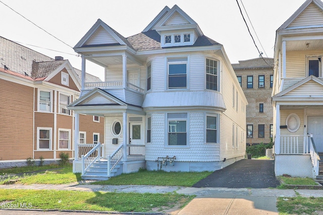 421 Summit Ave, Schenectady, NY 12307 - view of front facade with a balcony