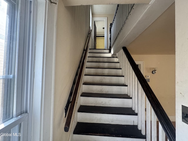 261 Altamont Ave, Schenectady, NY 12304 - view of staircase