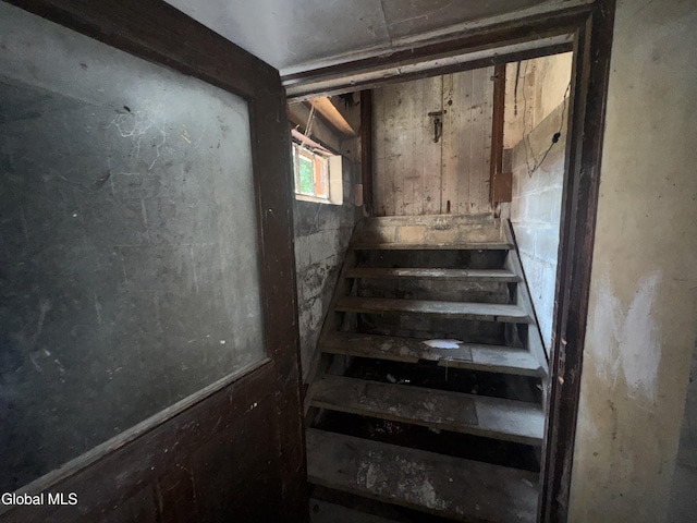 261 Altamont Ave, Schenectady, NY 12304 - view of stairway