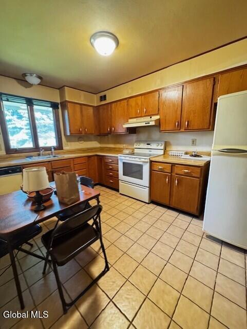 38 Commonwealth Dr, Bethlehem, NY 12077 - photo 3