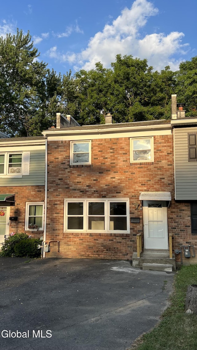 140 Mount Hope Dr, Albany, NY 12202 - photo 2