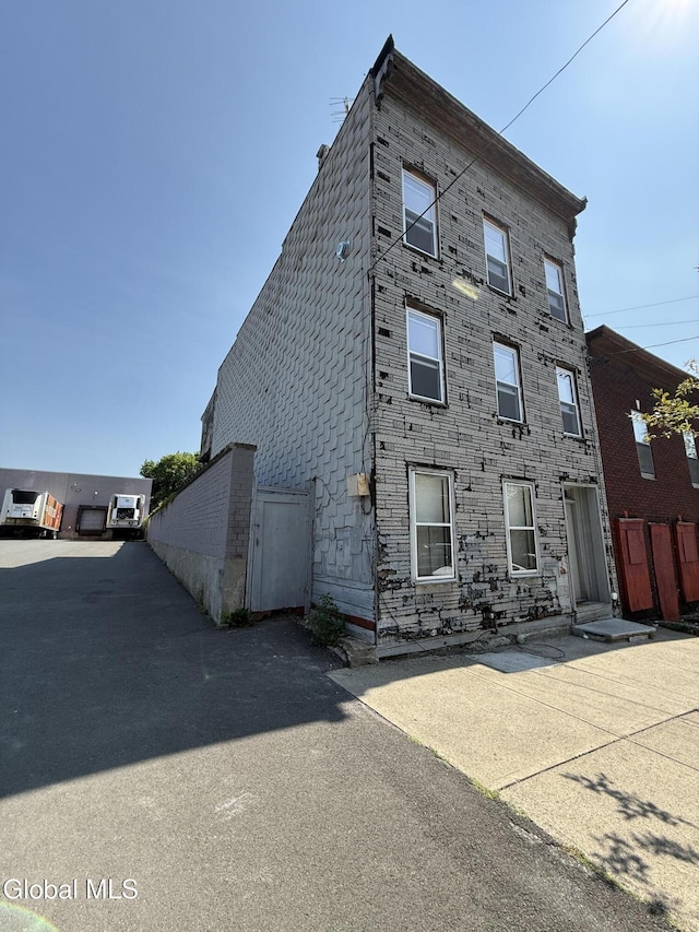 221 Myrtle Ave, Albany, NY 12202 - photo 1