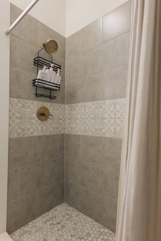 1611 N Patterson St, Valdosta, GA 31602 - bathroom with a tile shower