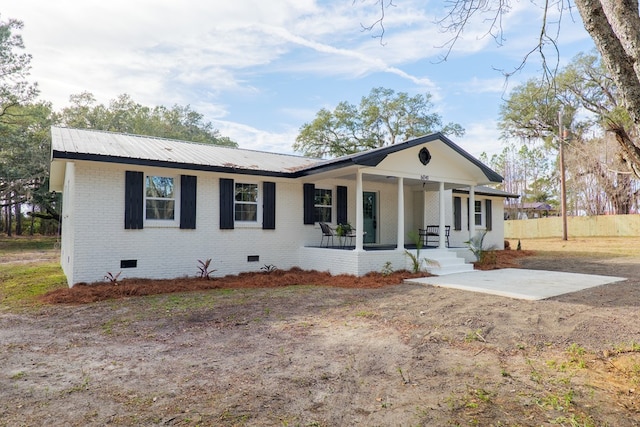 ranch-style home with covered porch