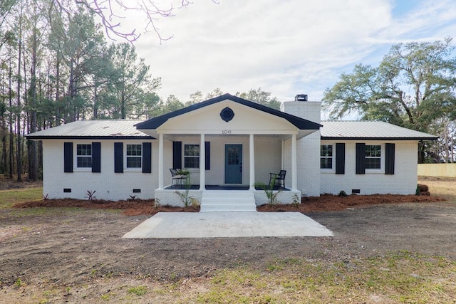 ranch-style house featuring covered porch