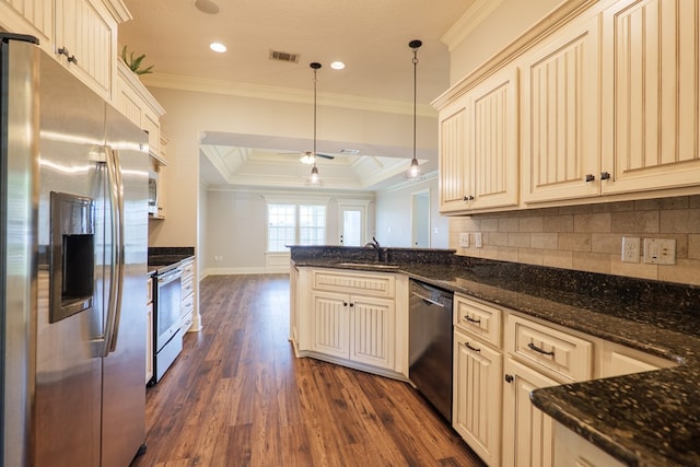 3982 Karaline Cir, Valdosta, GA 31605 - kitchen featuring stainless steel appliances, cream cabinets, crown molding, dark wood-style floors, and a ceiling fan