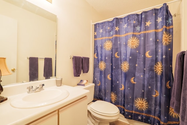 full bathroom with vanity, toilet, and a shower with curtain