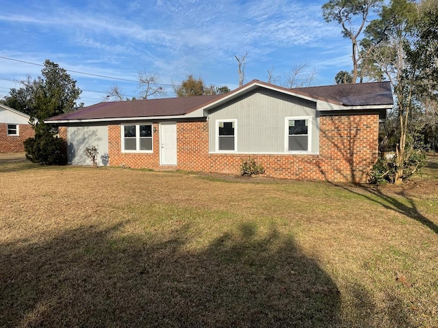 single story home featuring a front yard