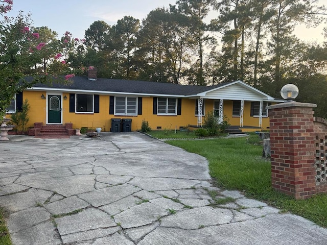 ranch-style house with a front yard