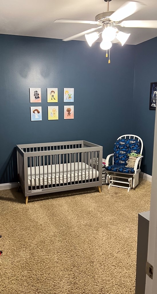 carpeted bedroom featuring a ceiling fan