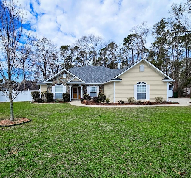 single story home featuring a front lawn