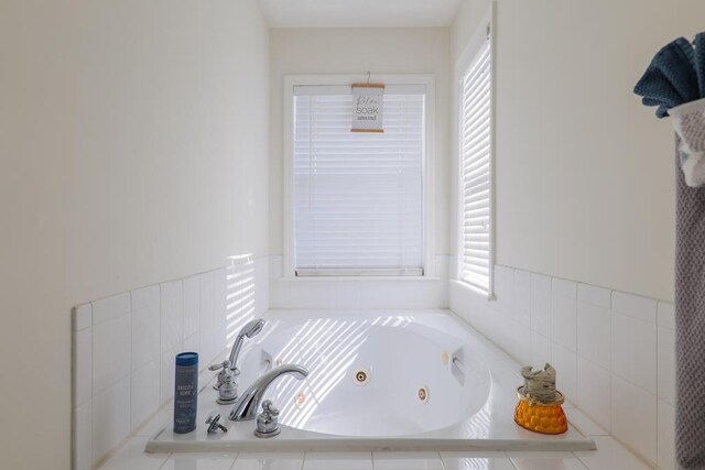 bathroom featuring a washtub