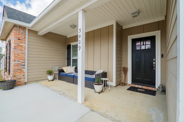 view of exterior entry featuring outdoor lounge area