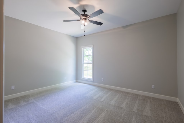 unfurnished room featuring ceiling fan and carpet flooring