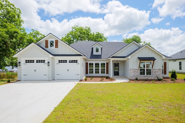 view of front of home featuring a garage and a front yard