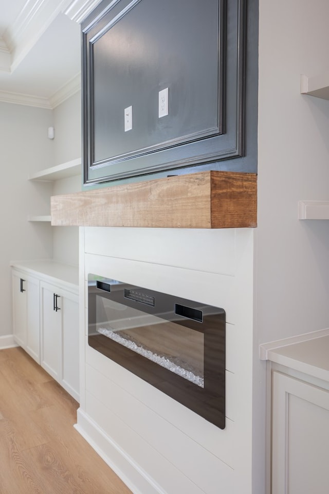 room details featuring wood-type flooring and ornamental molding