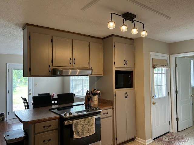 kitchen featuring black microwave, under cabinet range hood, electric stove, and a textured ceiling
