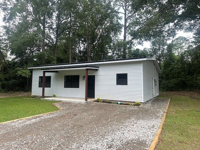 804 S Forrest Ave, Adel, GA 31620 - view of front of house featuring a front lawn, covered porch, and driveway