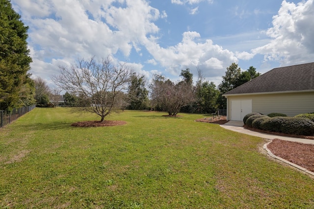 view of yard featuring fence