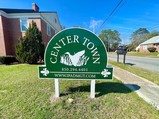 community sign with a lawn