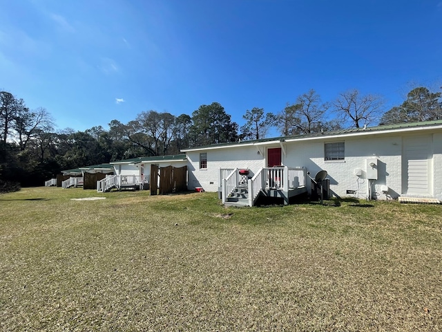 view of front facade featuring a front yard