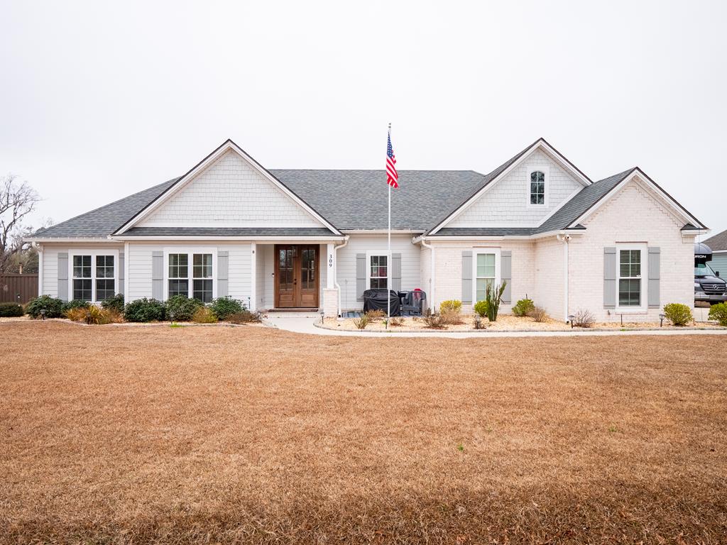 single story home with a front yard