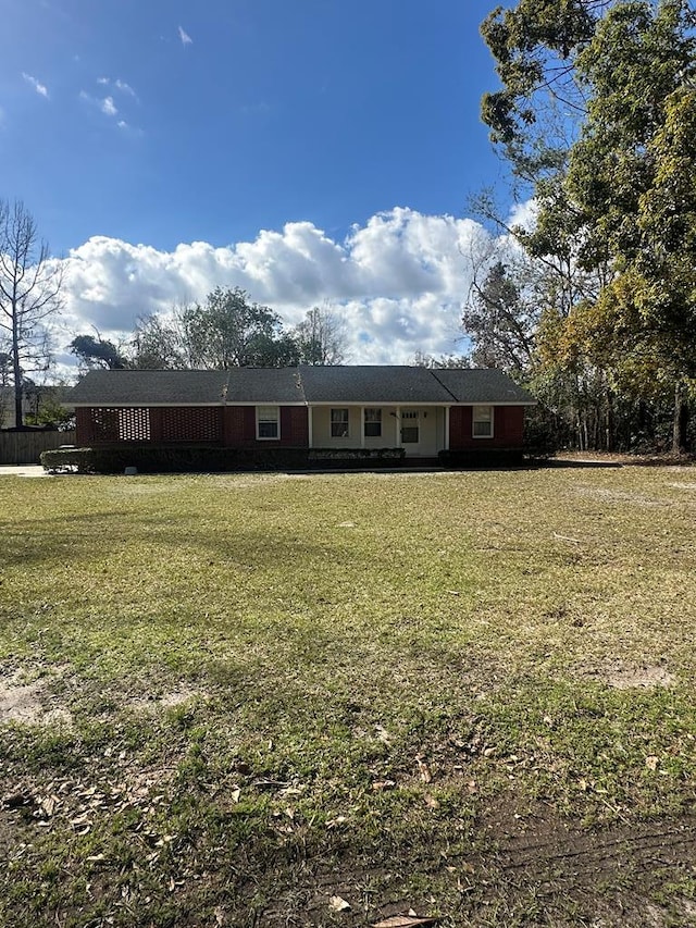 ranch-style house featuring a front lawn