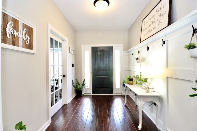 3342 Norton Pl, Valdosta, GA 31605 - entryway featuring dark wood finished floors and baseboards
