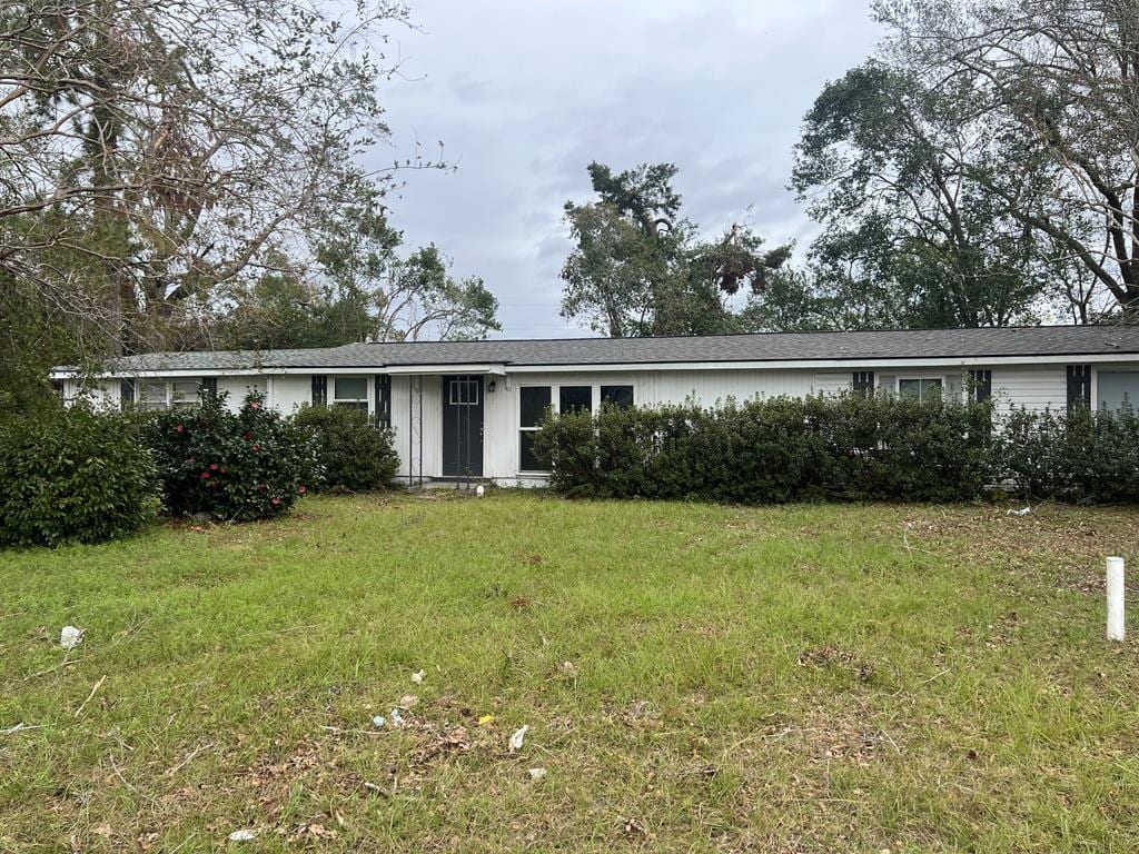 ranch-style house with a front yard