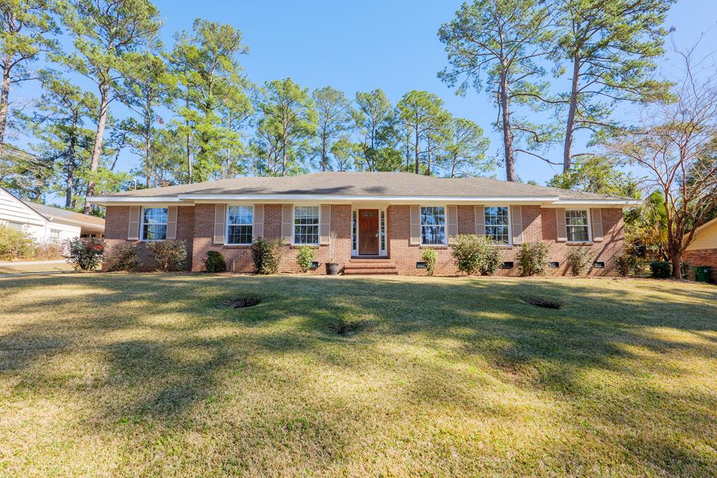 ranch-style house with a front yard