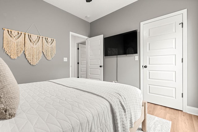bedroom featuring light wood finished floors and ceiling fan