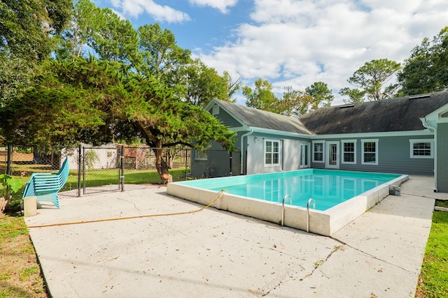 view of swimming pool