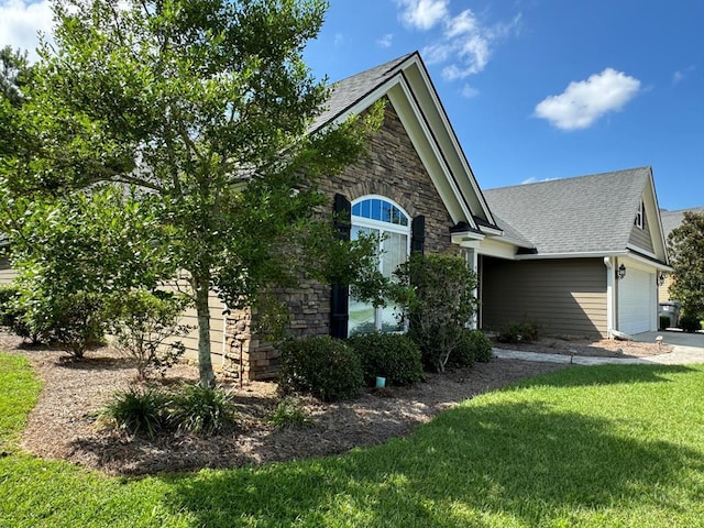 view of front of house with a front yard