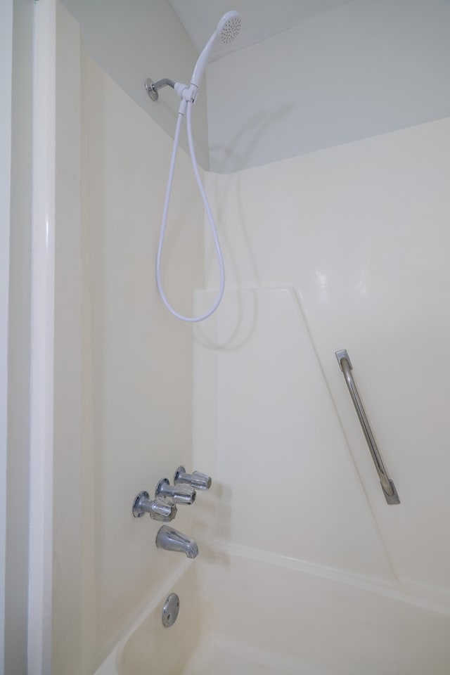 bathroom with shower / washtub combination