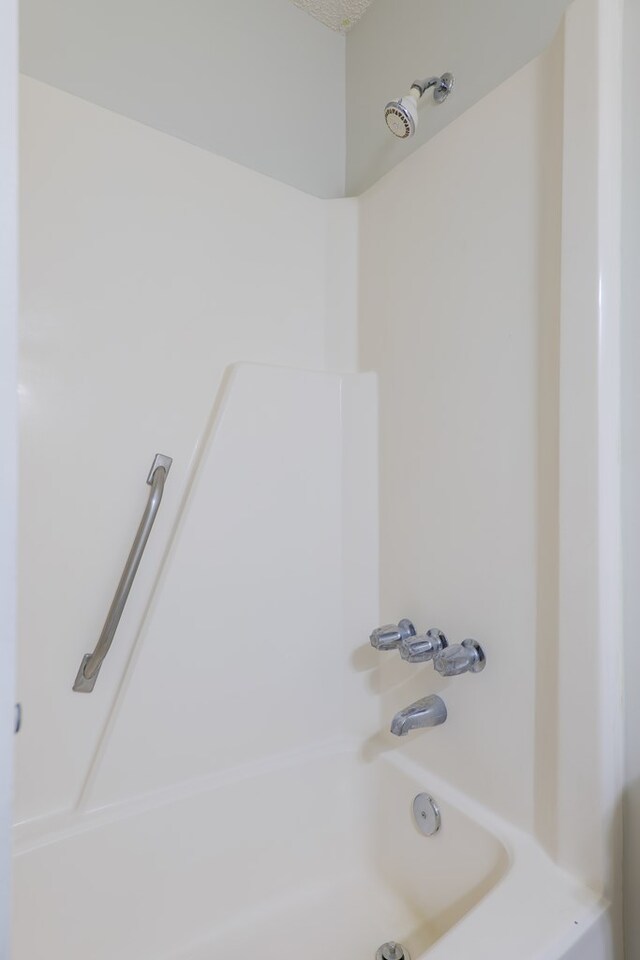 bathroom featuring shower / washtub combination