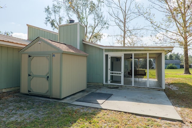 view of outdoor structure featuring a yard