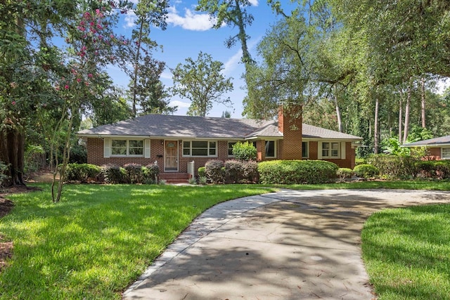 ranch-style home featuring a front yard