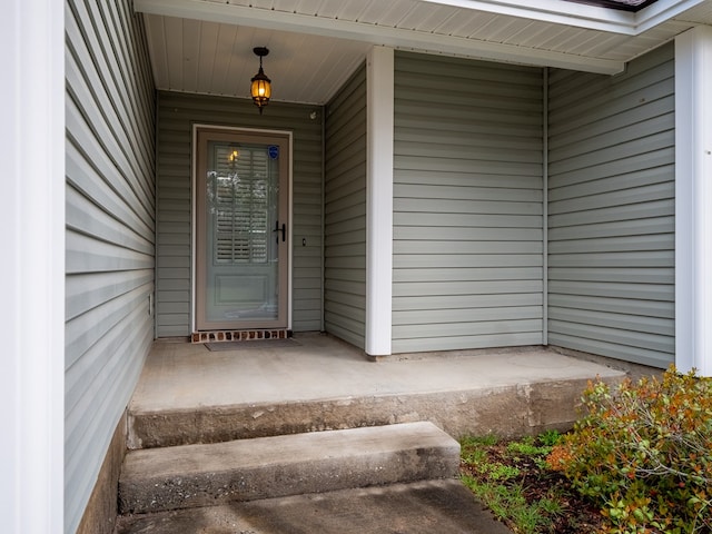 entrance to property featuring a porch